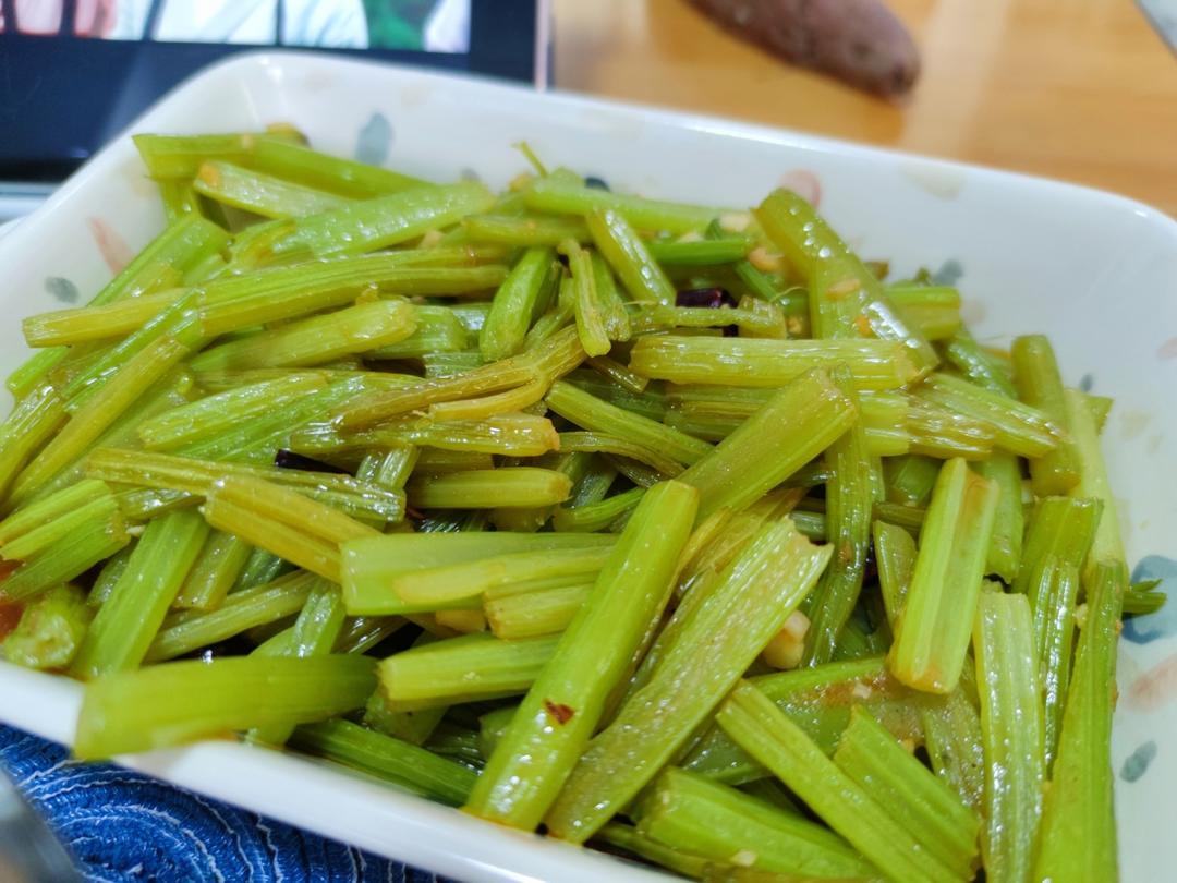 素炒芹菜