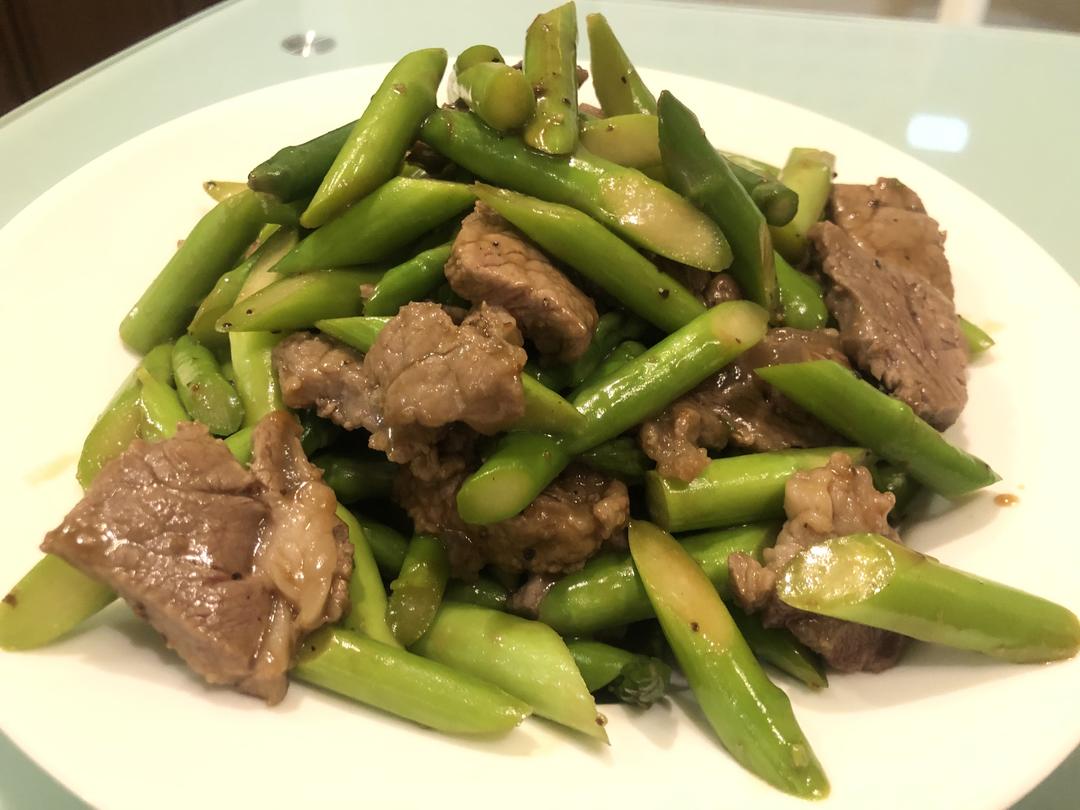 芦笋炒牛排🥰的做法