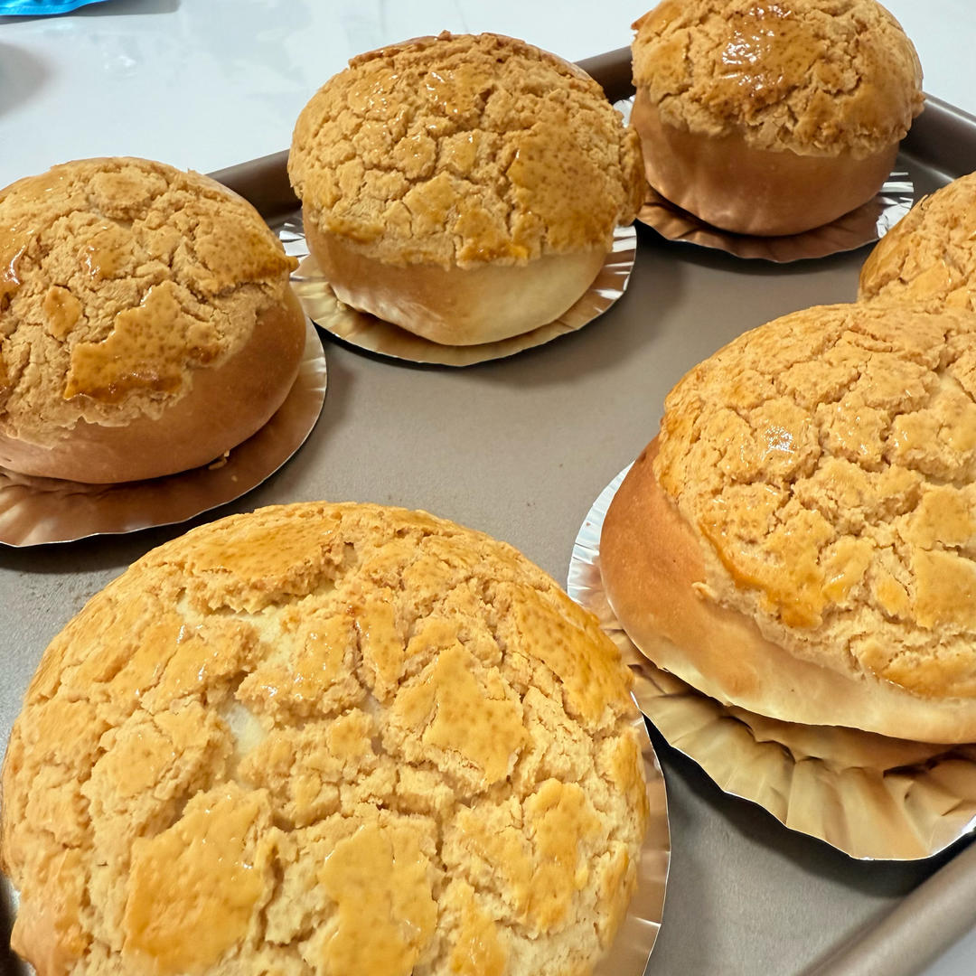 做100款面包の12：在家开茶餐厅!港式菠萝包 –不划格子自然裂开的香酥脆皮！菠萝油/酥皮包