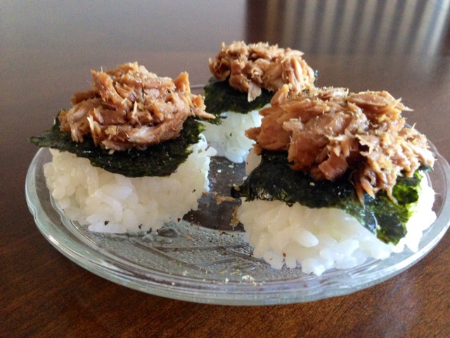 葱香鲔鱼饭团