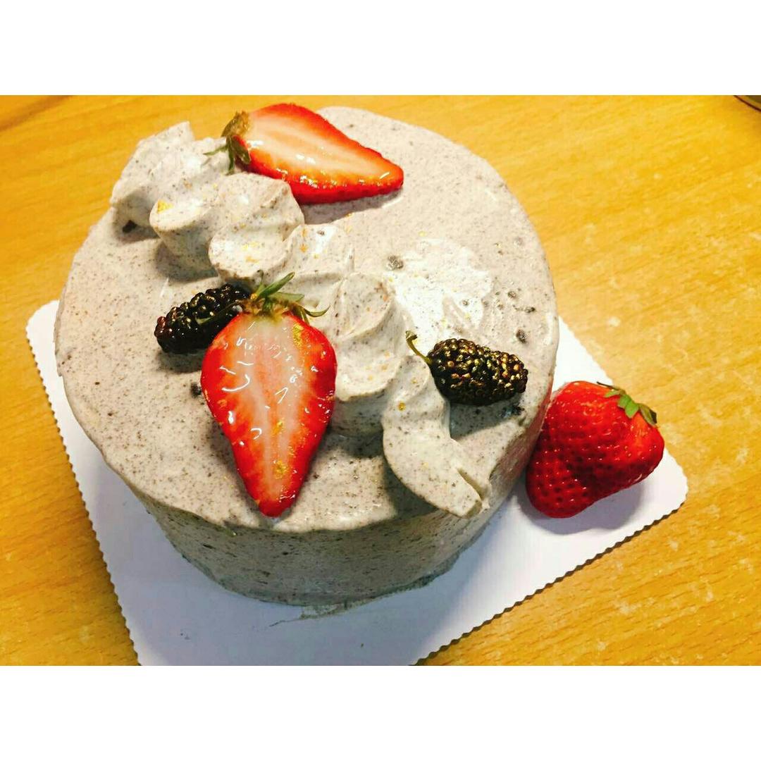 奥利奥咸奶油草莓蛋糕