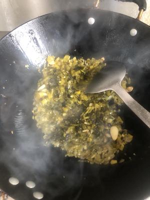 酸菜金针菇鱼片汤的做法 步骤5
