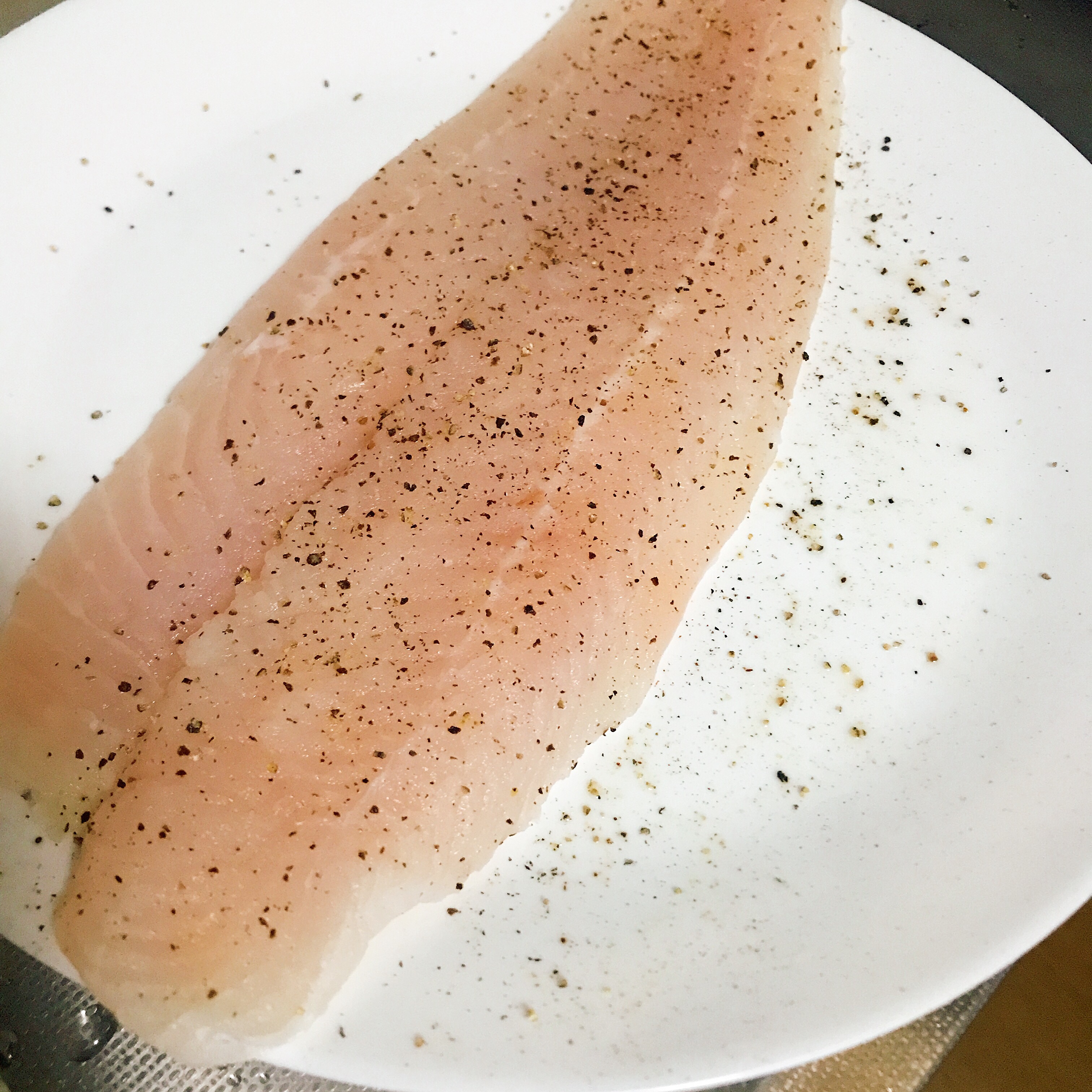 超级简单的百里香香煎巴沙鱼的做法 步骤1
