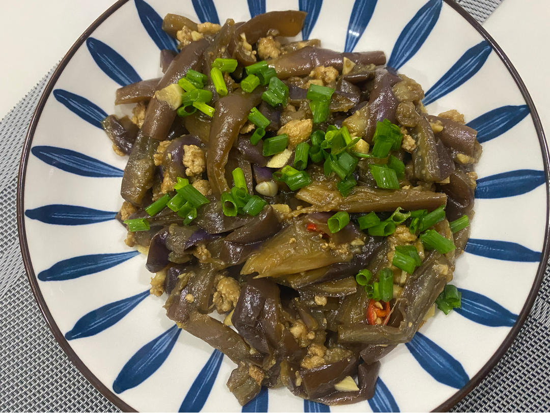 肉沫茄子（非油炸健康版）文末另附万能鱼香汁配方。
