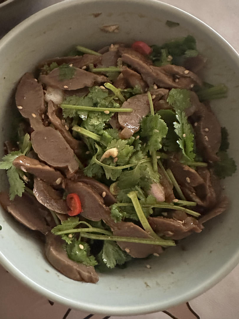 凉拌鸡胗，酱汁拌鞋底都好吃