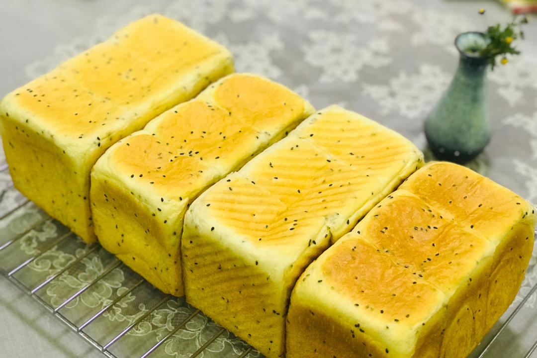 咸盐黑芝麻吐司