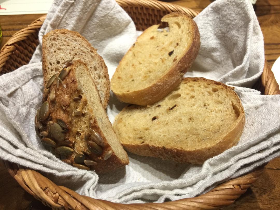 全麦蔓越莓核桃软欧包