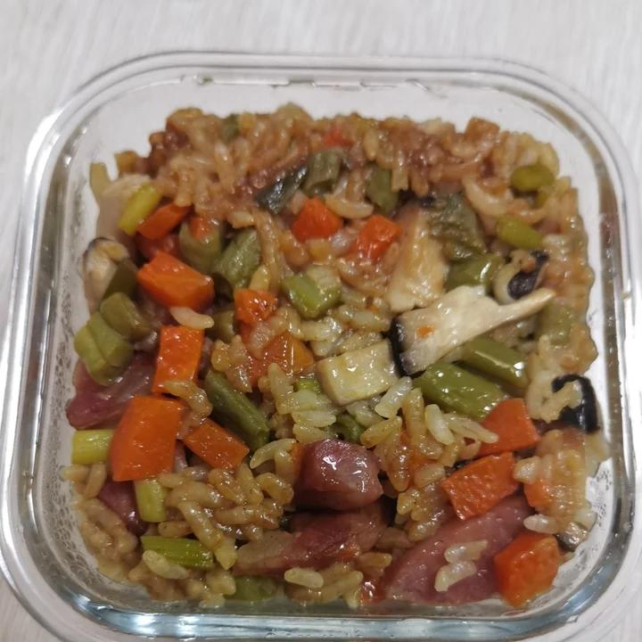 懒人必备～电饭煲腊肠焖饭