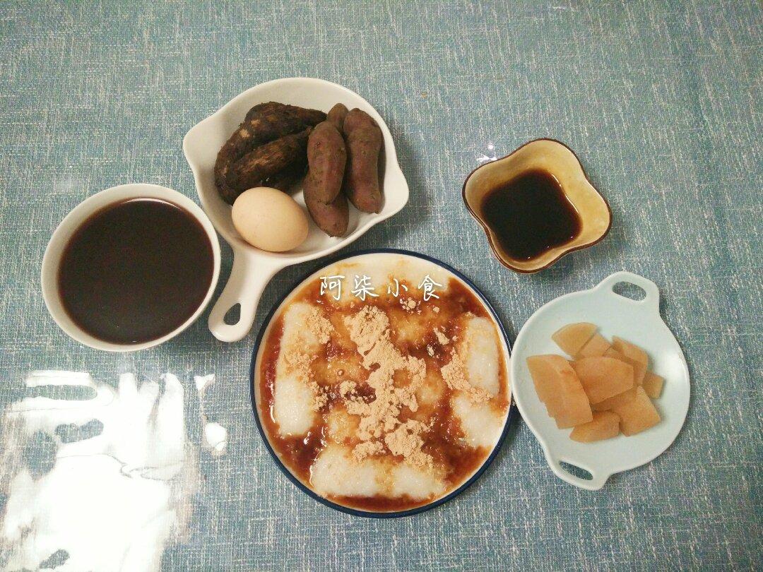 今天一家人的早餐:四红汤 水煮三样 红糖糍粑 泡菜一早起来满怀希望的