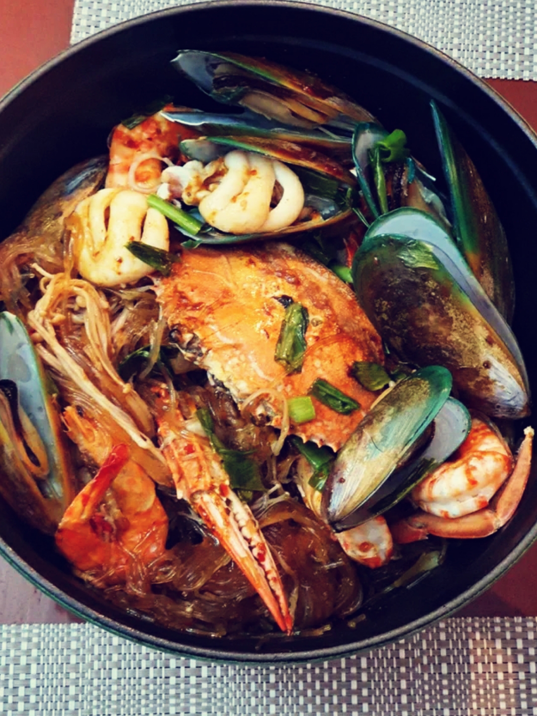 铸铁锅焖海鲜煲
