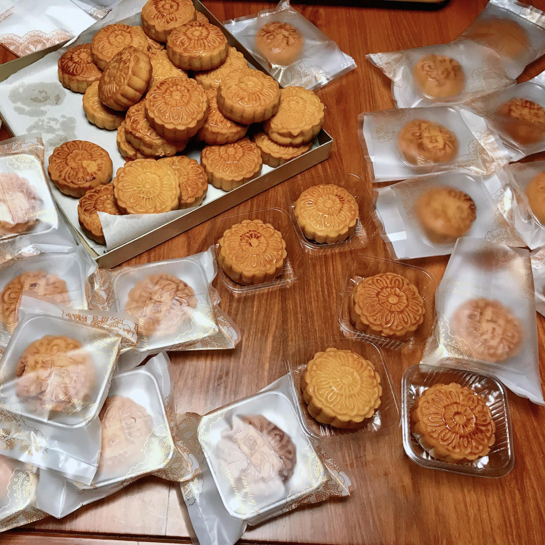 广式月饼——蛋黄莲蓉月饼