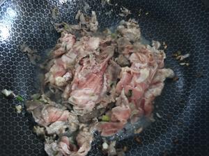 洋葱炒羊肉片的做法 步骤5