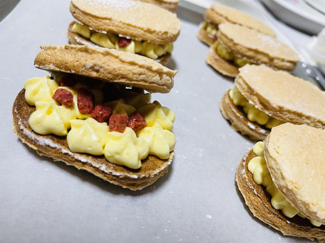 香草杏仁酥粒达克瓦兹