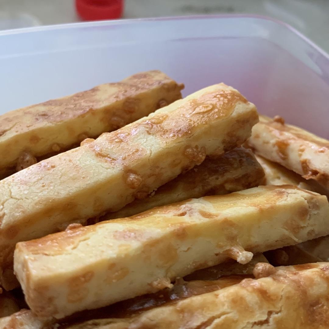 亨恒老婆做的马苏里拉芝士条饼干