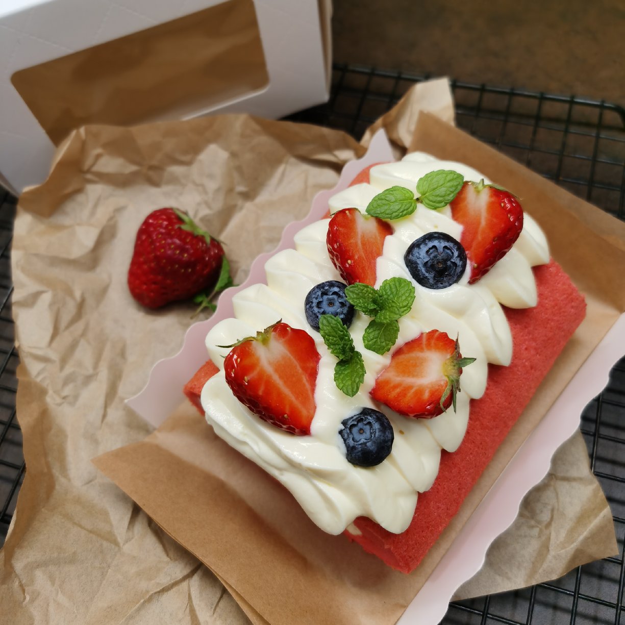 红丝绒草莓蛋糕卷【北鼎烤箱菜谱】