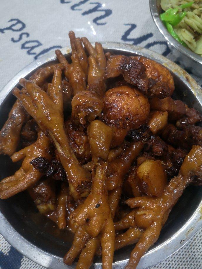 酱蛋红烧肉鸡脚