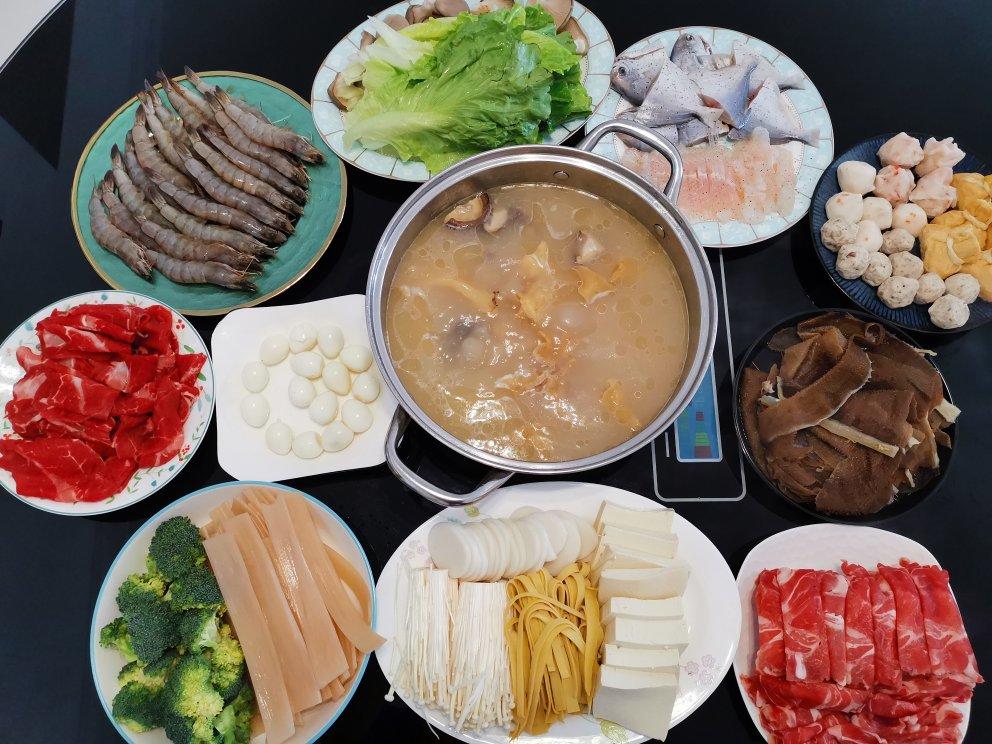 家常广式打边炉的锅底和蘸料