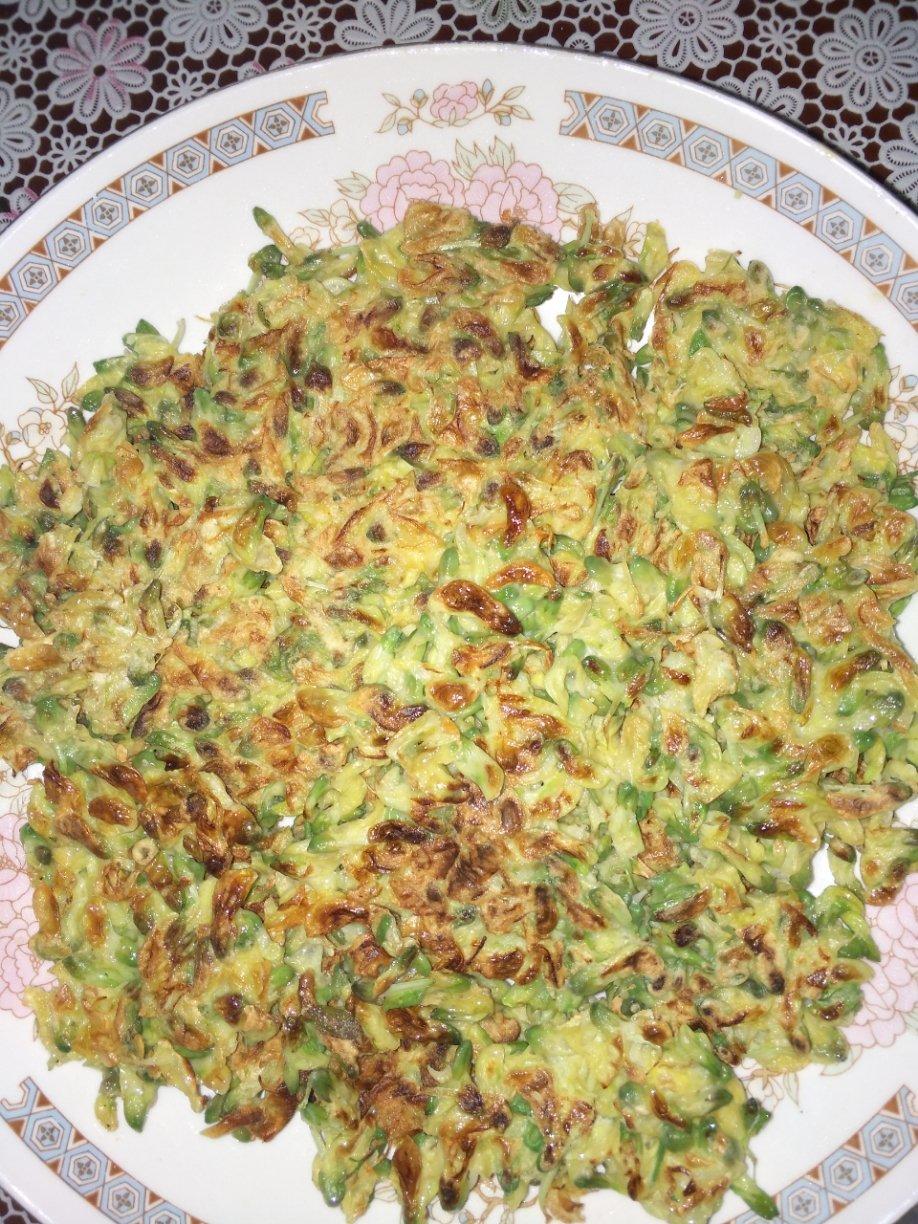 槐花鸡蛋饼