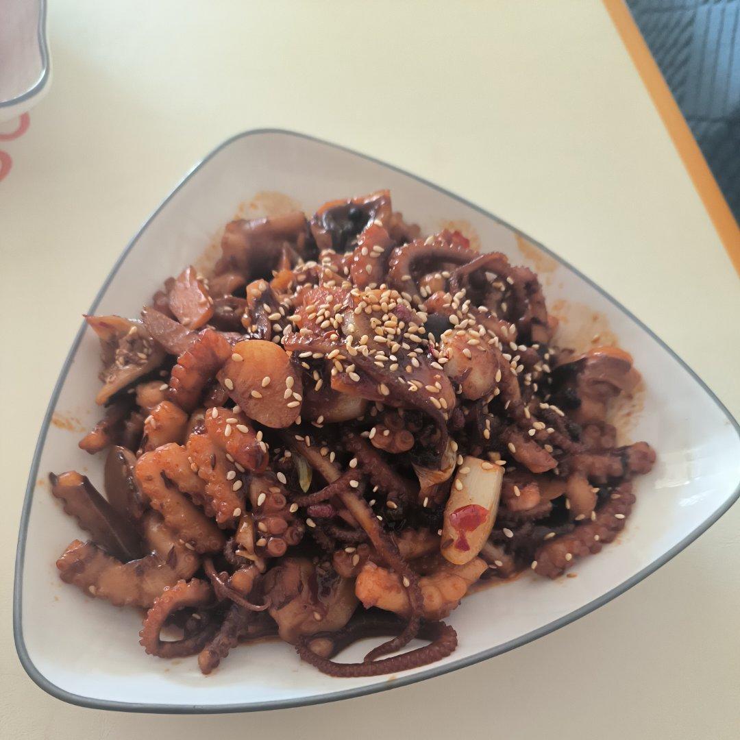 超下饭的孜然鱿鱼须，香辣爽嫩，比烧烤还好吃