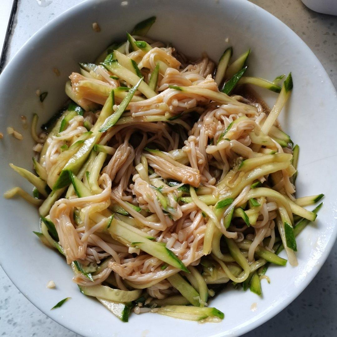 根本停不下来的凉拌金针菇