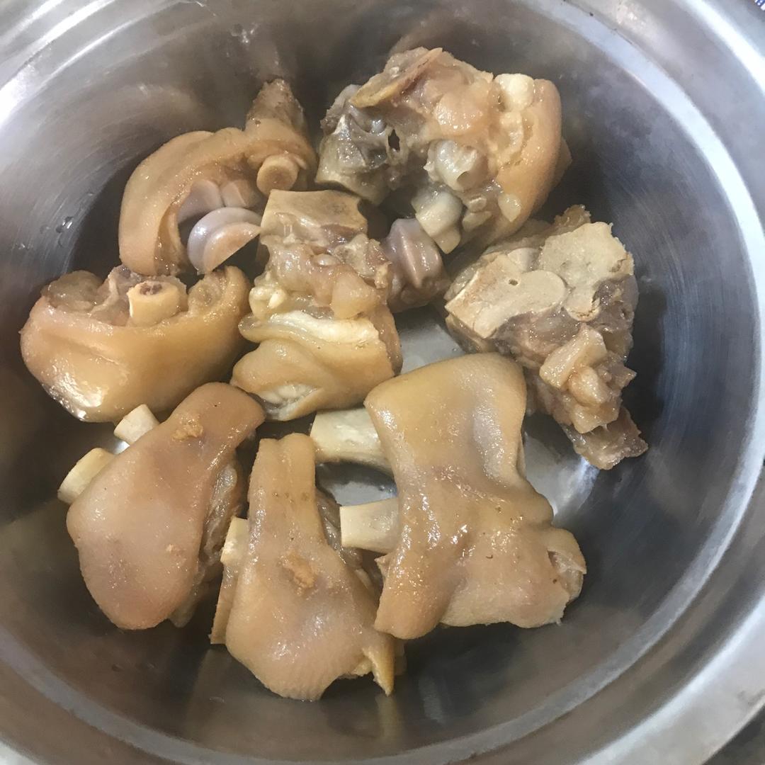 美味的家常菜：红烧猪蹄