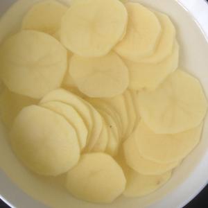 辣白菜土豆片的做法 步骤1