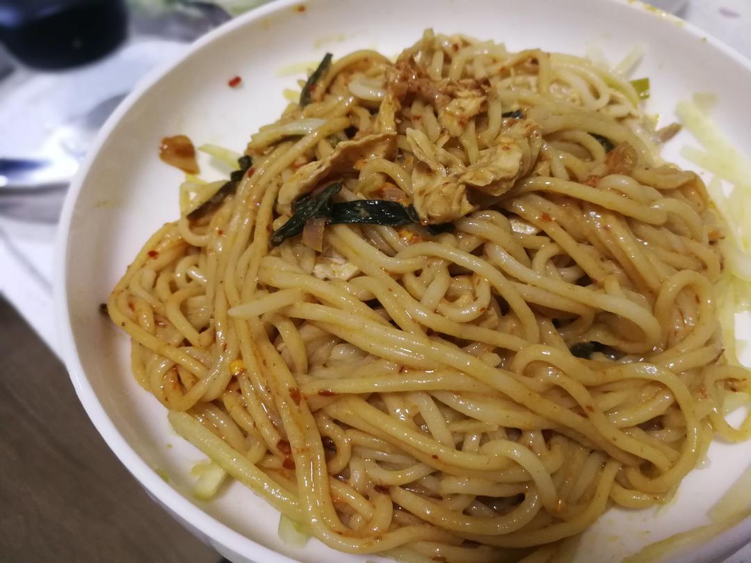 【葱油鸡丝凉面】