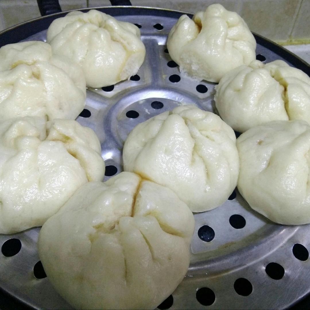 云朵般松软爆浆蜜汁叉烧包