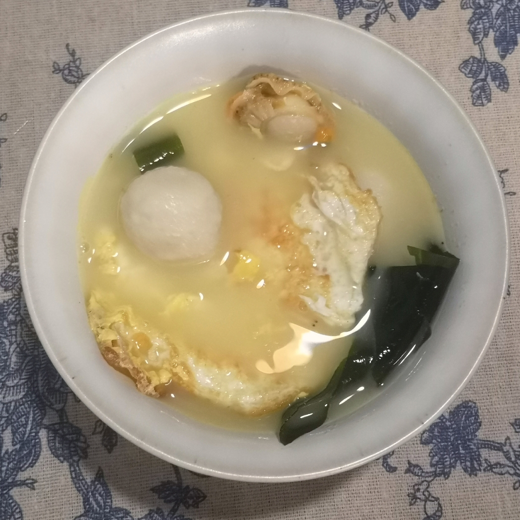 超鲜的煎蛋裙带菜汤的做法 步骤5