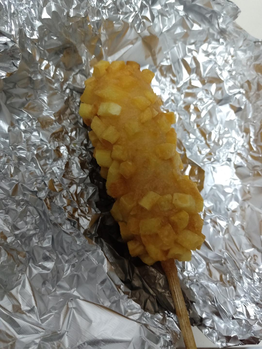 冬日精致快手下午茶（土豆芝士热狗棒沙拉 + 橙汁伏特加）