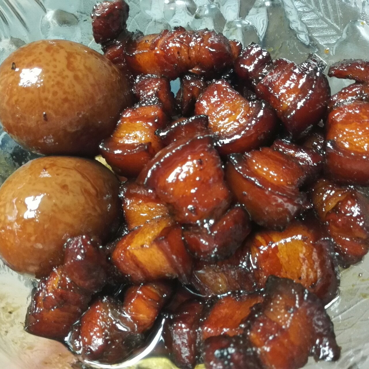 吃着碗里望着锅里的红烧肉