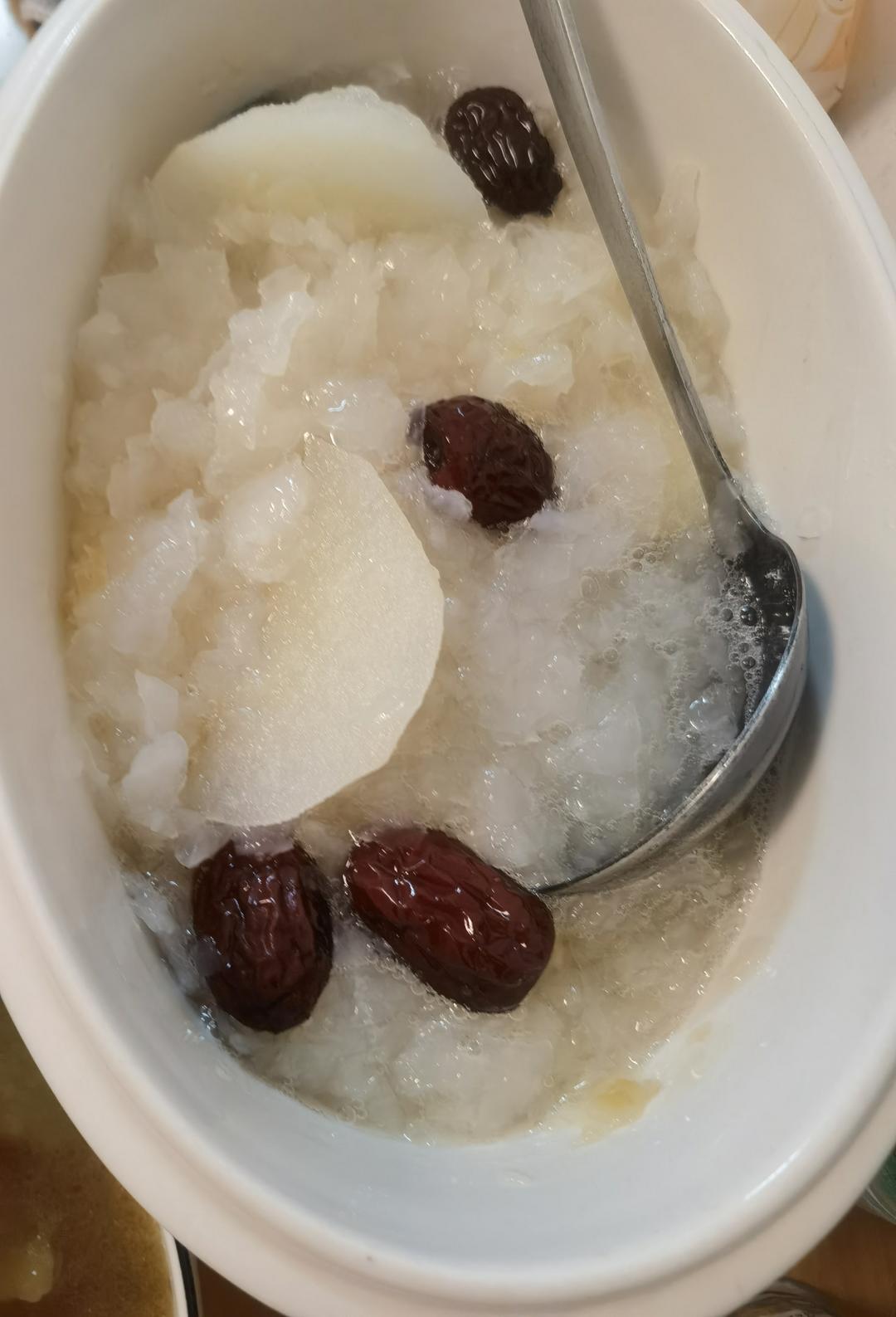 冬天必喝的银耳炖雪梨，冬季热饮，养生甜汤，止咳祛痰清肺润燥