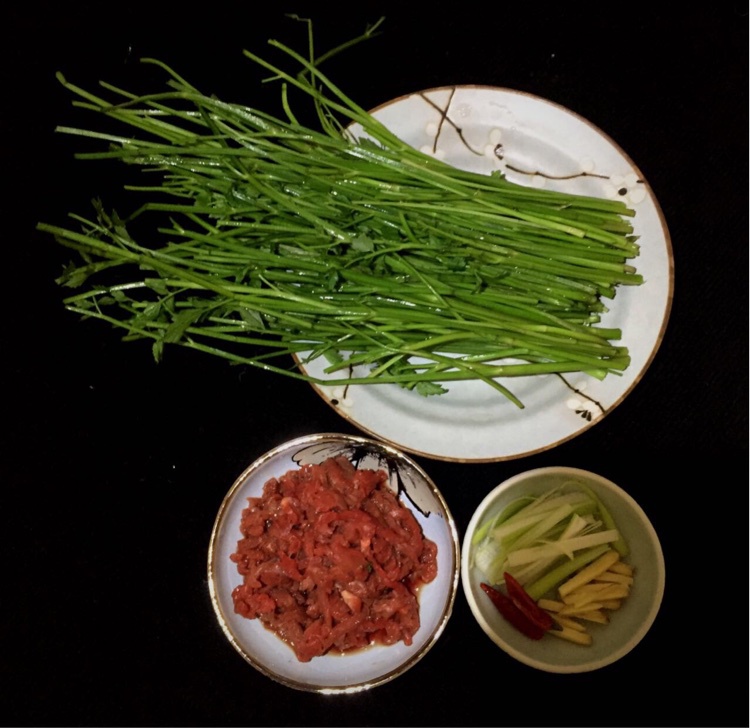 芹菜炒牛肉