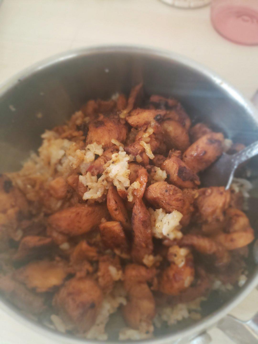 香菇滑鸡煲仔饭