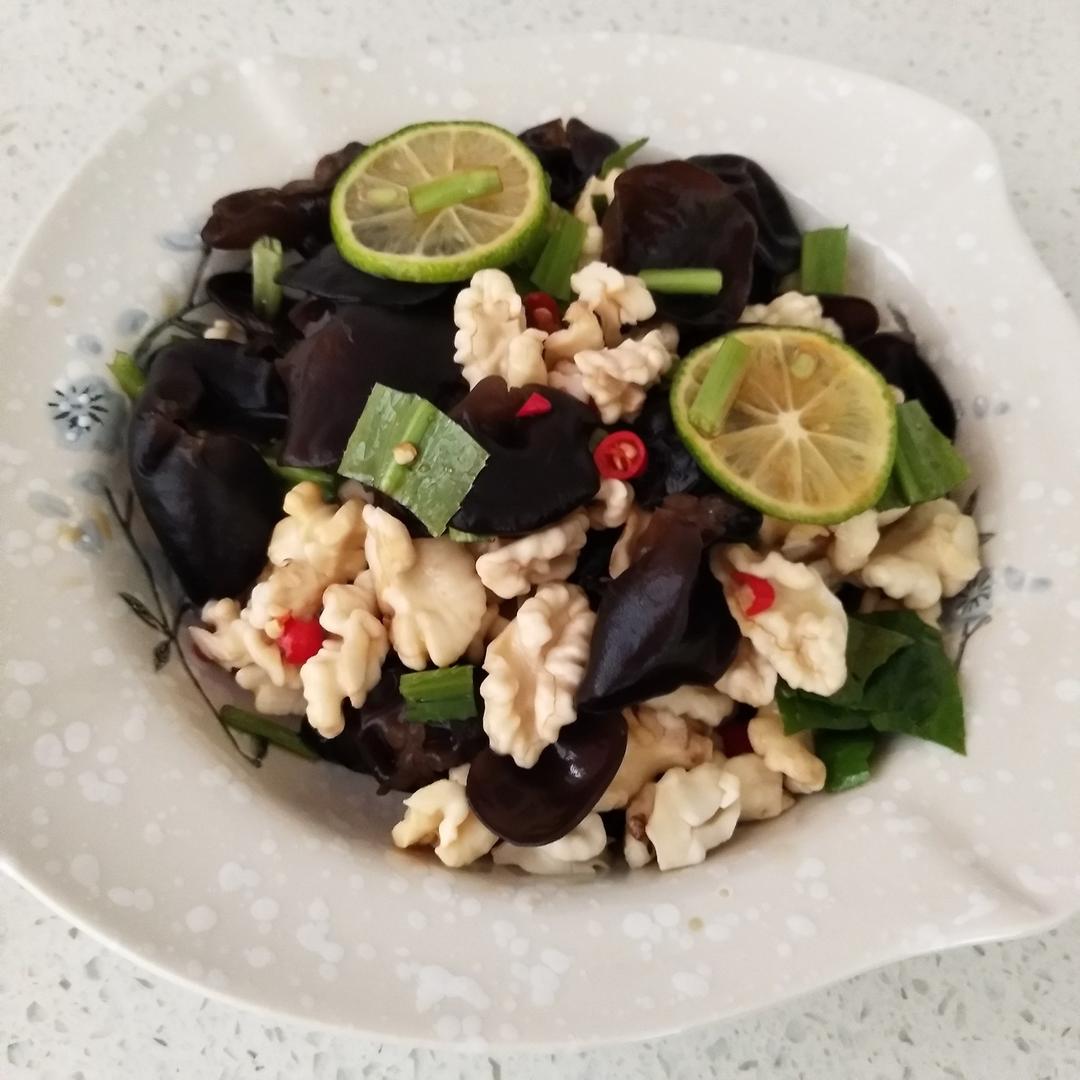 凉拌核桃仁木耳