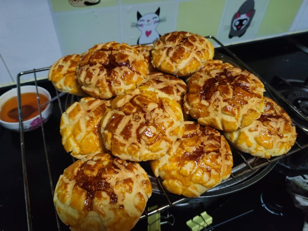 好吃到炸裂的港式菠萝包（附带制作酥皮的小视频）