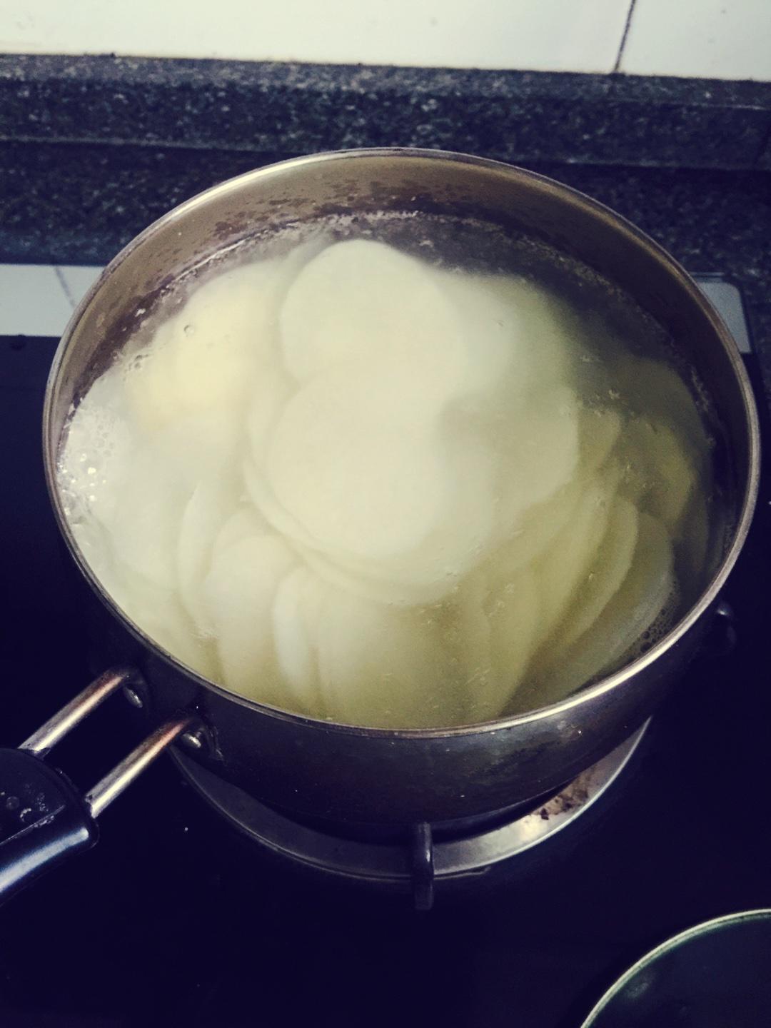 麻辣土豆片的做法 步骤2