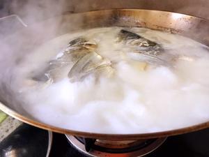 矜宸•千岛湖鱼头汤的做法 步骤9