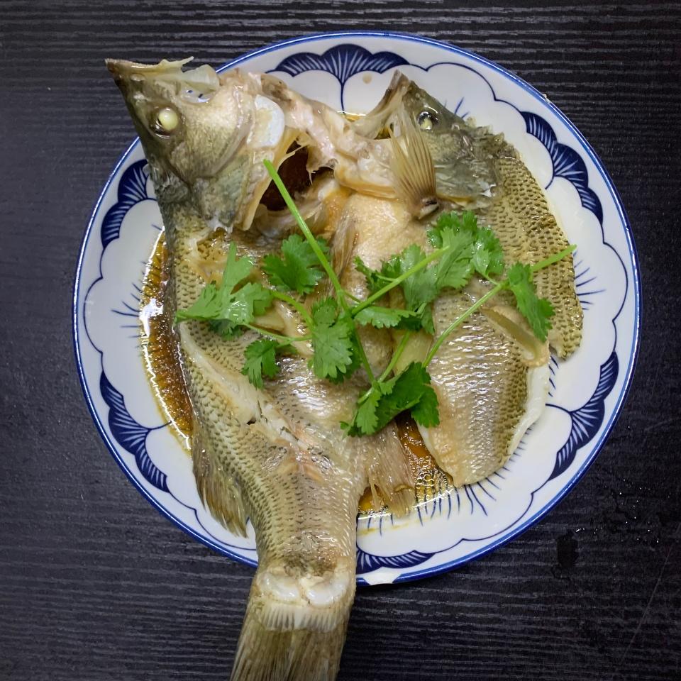 适合宝宝清淡饮食的清蒸鲈鱼