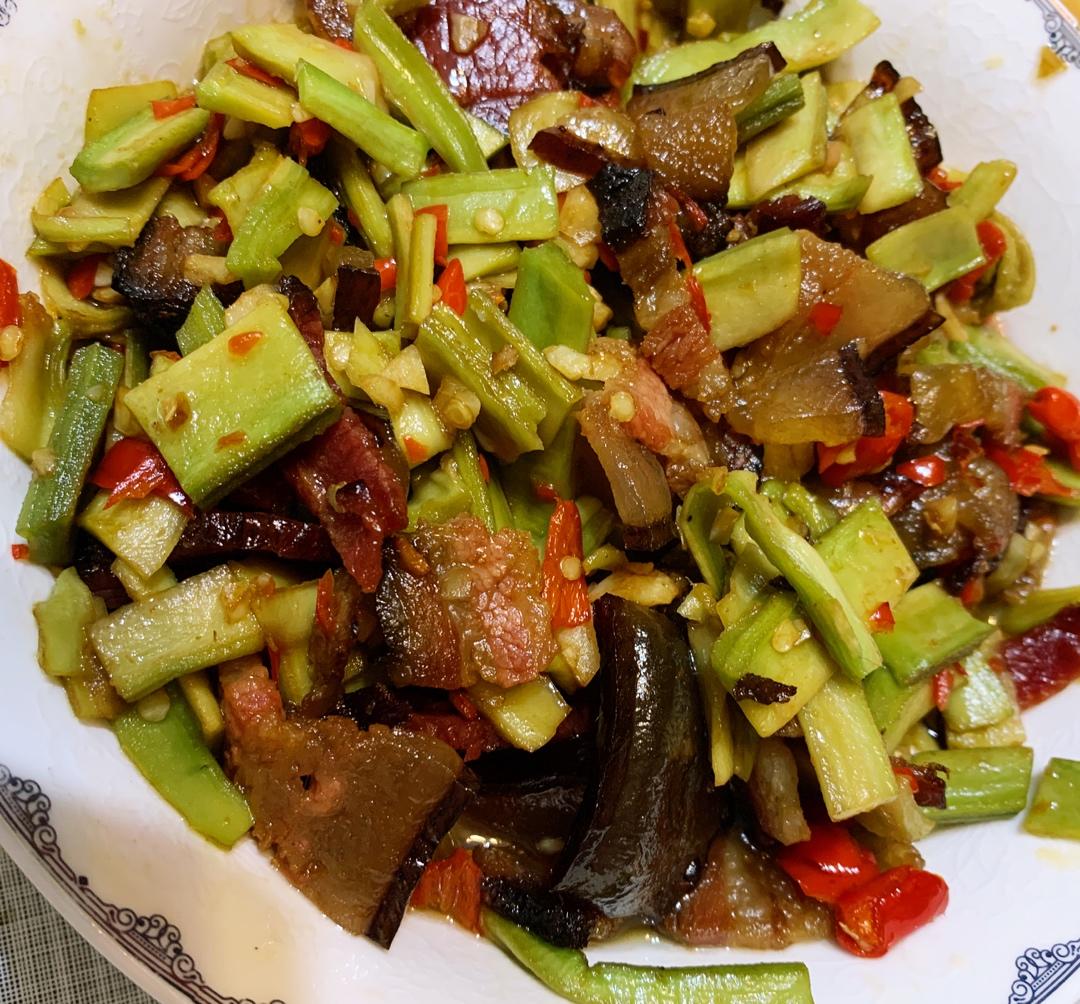 蚁1224做的腊肉炒贡菜