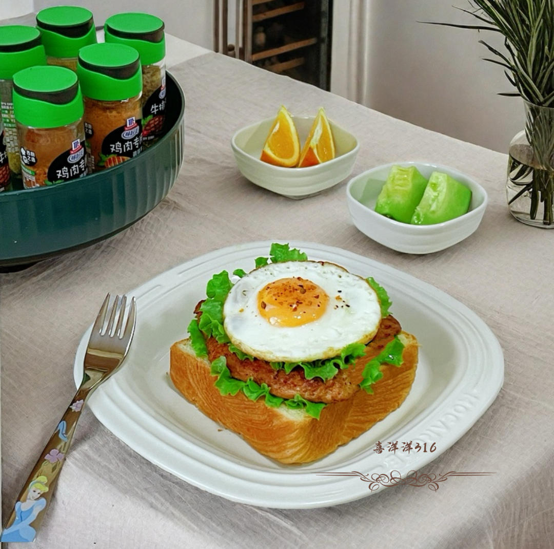 鸡排煎蛋开放式三明治