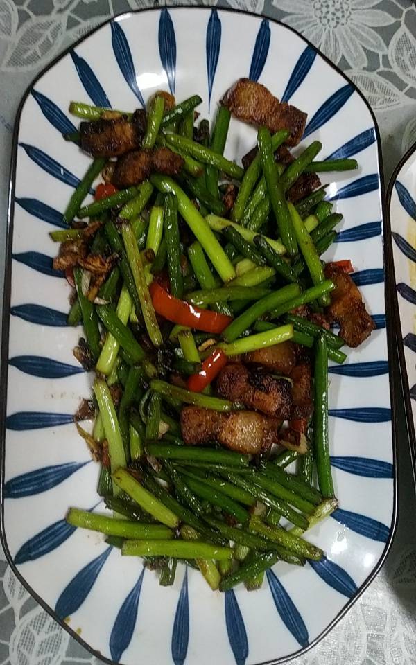 肉永远不够吃的蒜毫炒肉