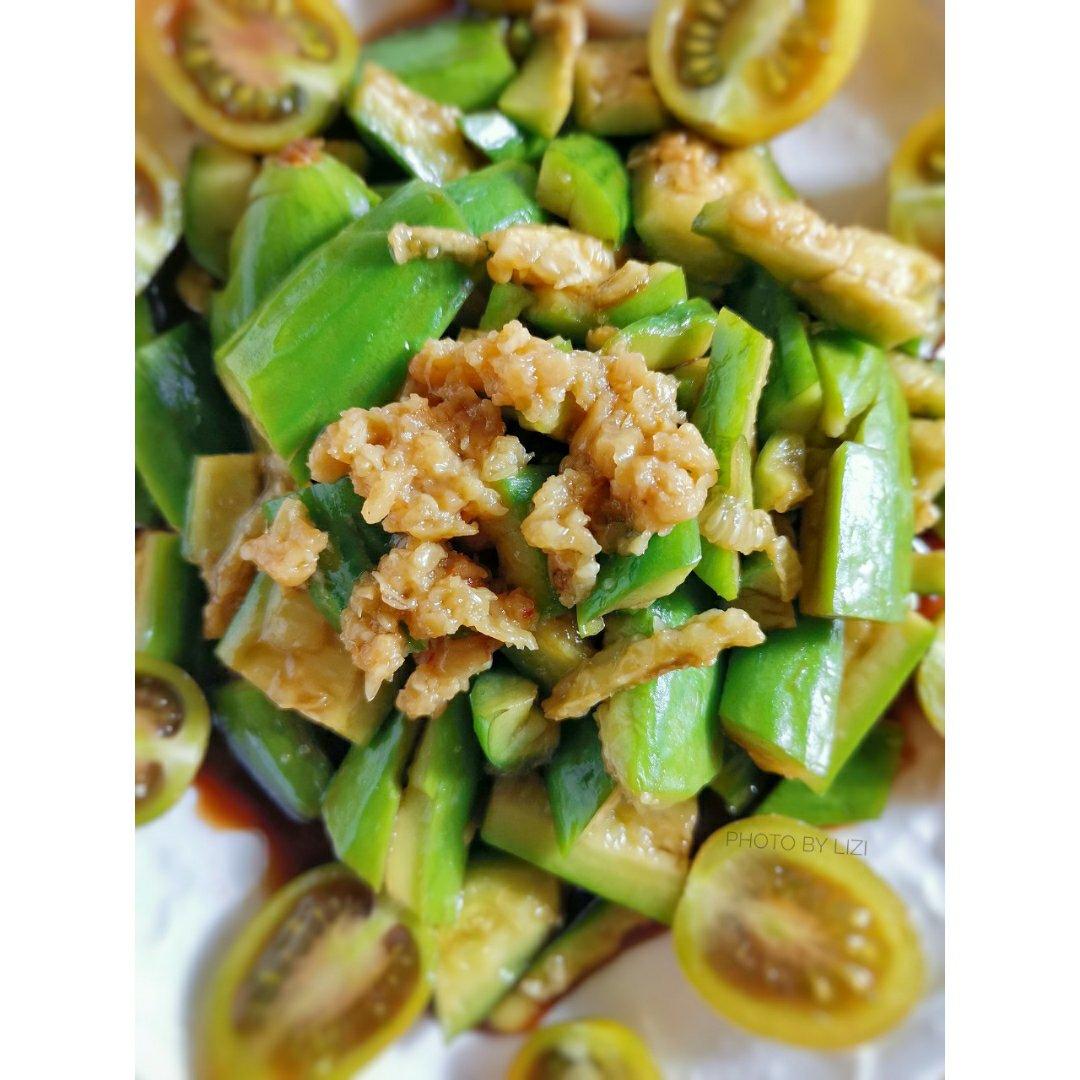 荆芥拌刀拍黄瓜