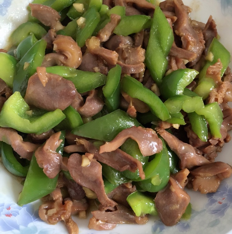 菲拉拉爱拉菲菲做的尖椒爆炒鸡胗