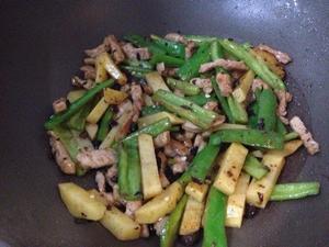 豆豉青椒土豆肉丝小炒的做法 步骤3