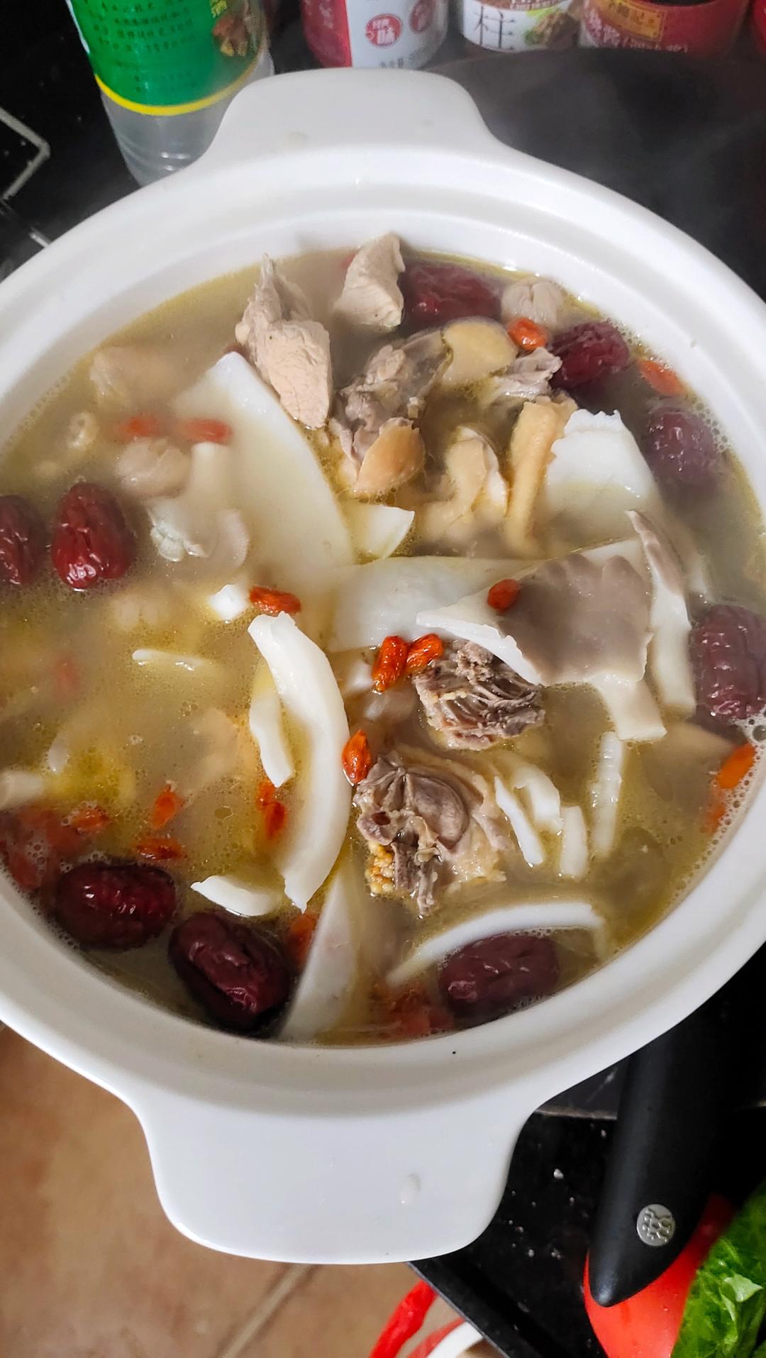 滋补清甜的椰子鸡