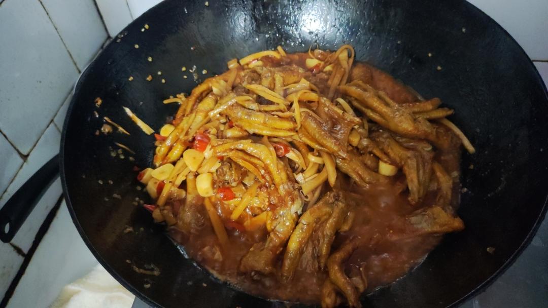 柳州风味酸辣焖鸭脚