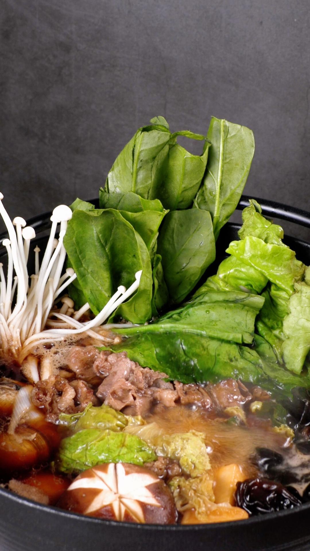 懒人版寿喜烧（日式牛肉火锅）的做法