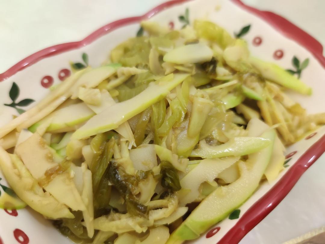 酸菜炒笋