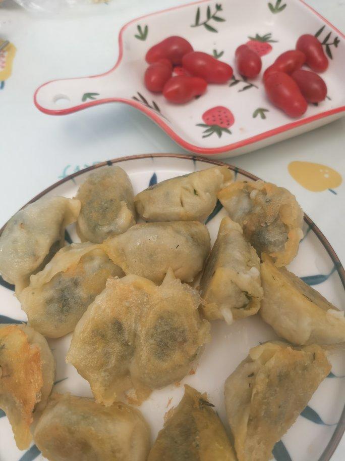 冰箱冷冻水饺做煎饺